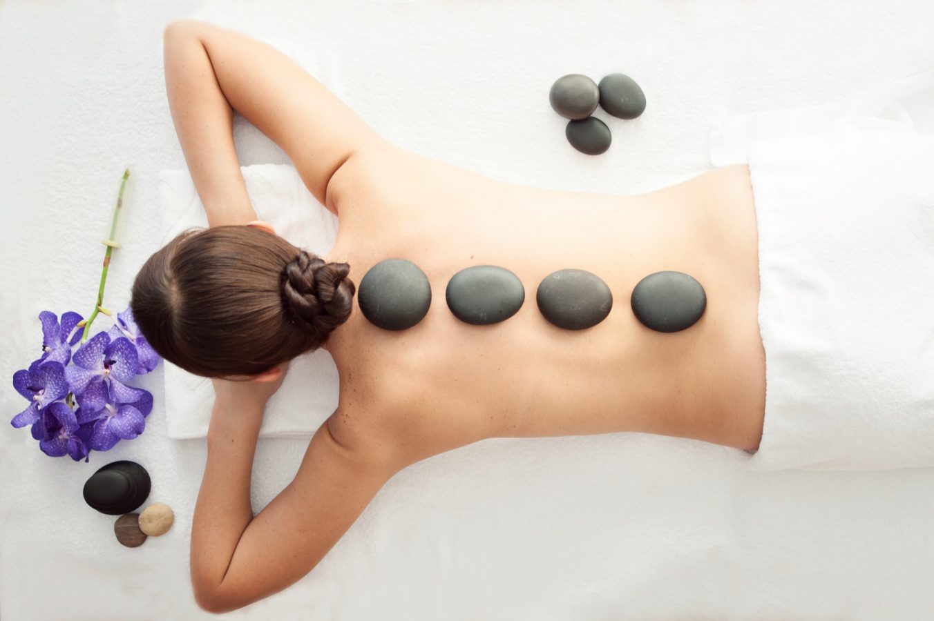 Các cách massage đá nóng bạn cần biết Các cách massage đá nóng bạn cần biết